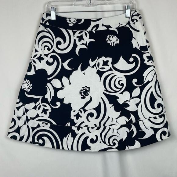 White House Black Market Black W White Floral Pleated Skirt Size 6 - Picture 4 of 11